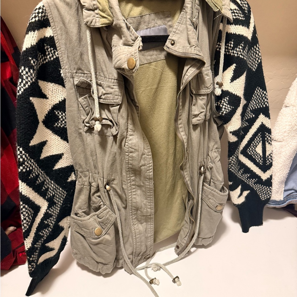 Fashionomics Utility Jacket with Black and Cream Patterned Sleeves